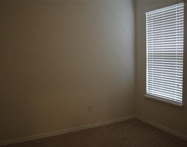 2909 Top Water Way - Photo Thumbnail 19