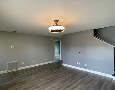 3791 Huntwicke Boulevard - Photo Thumbnail 6