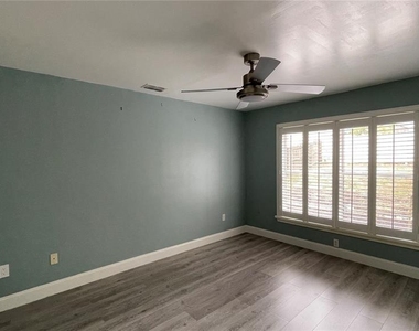 3791 Huntwicke Boulevard - Photo Thumbnail 8