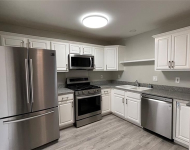 3791 Huntwicke Boulevard - Photo Thumbnail 3
