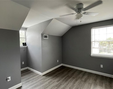 3791 Huntwicke Boulevard - Photo Thumbnail 19