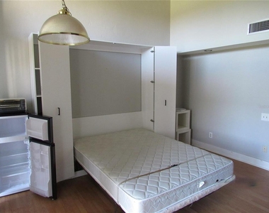 157 Palm View Court - Photo Thumbnail 2