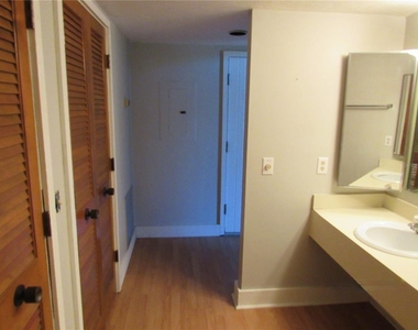 157 Palm View Court - Photo Thumbnail 12