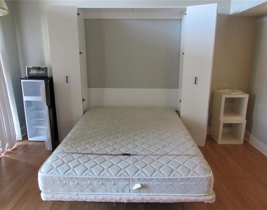 157 Palm View Court - Photo Thumbnail 3