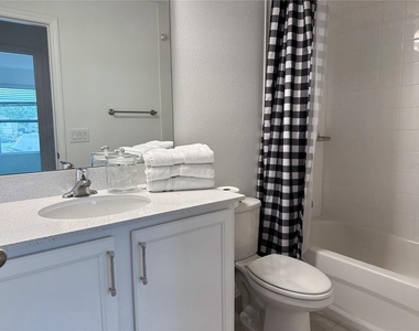 2956 Voyager Avenue - Photo Thumbnail 12