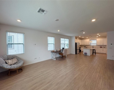 2956 Voyager Avenue - Photo Thumbnail 3