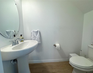 2956 Voyager Avenue - Photo Thumbnail 14