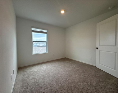 2956 Voyager Avenue - Photo Thumbnail 11