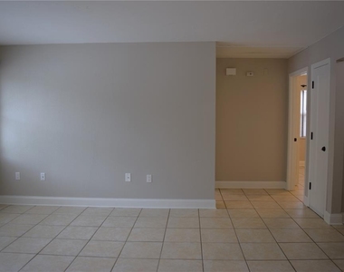 7423 Sw 42nd Place - Photo Thumbnail 6