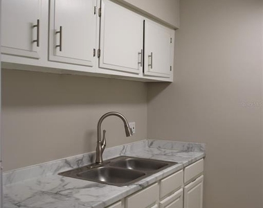 7423 Sw 42nd Place - Photo Thumbnail 9