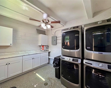 791 Lake Avenue - Photo Thumbnail 16