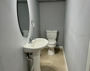 930 Lakefront Village Drive - Photo Thumbnail 7