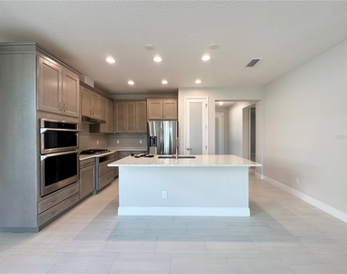 10716 Klee Avenue - Photo Thumbnail 4