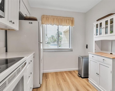 5224 Lake Village Drive - Photo Thumbnail 7