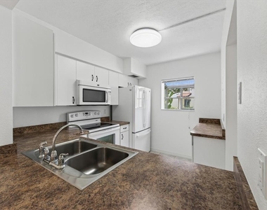 5735 Gardens Drive - Photo Thumbnail 8
