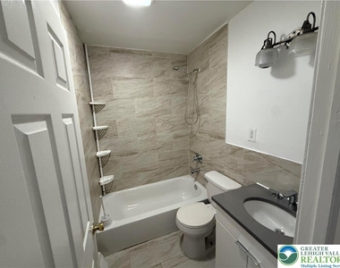 1113 E 4th Street - Photo Thumbnail 3