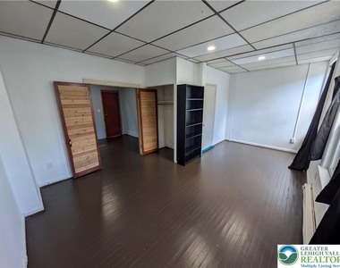 729 E 4th Street - Photo Thumbnail 10