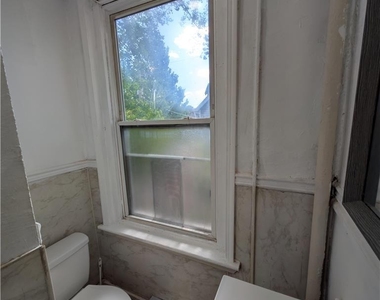 729 E 4th Street - Photo Thumbnail 4