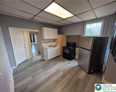 729 E 4th Street - Photo Thumbnail 1