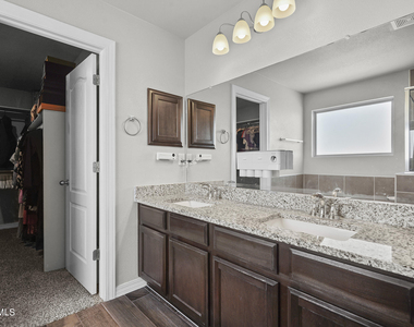 12245 Desert Pine Avenue - Photo Thumbnail 18