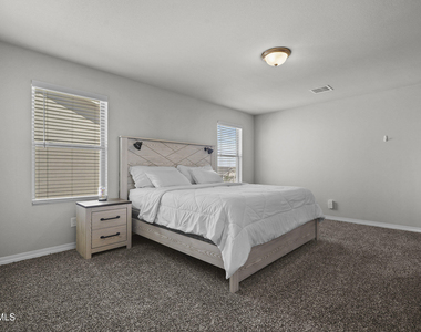 12245 Desert Pine Avenue - Photo Thumbnail 16