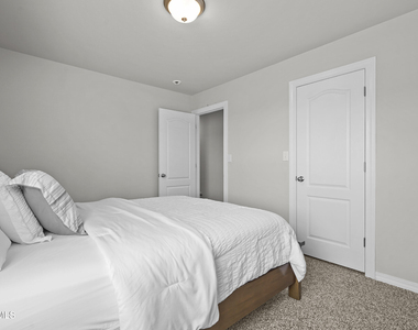 12245 Desert Pine Avenue - Photo Thumbnail 15