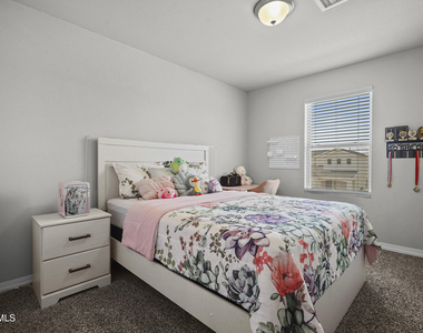 12245 Desert Pine Avenue - Photo Thumbnail 9