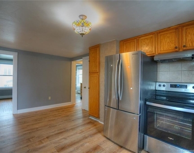 143 Broad Street - Photo Thumbnail 3