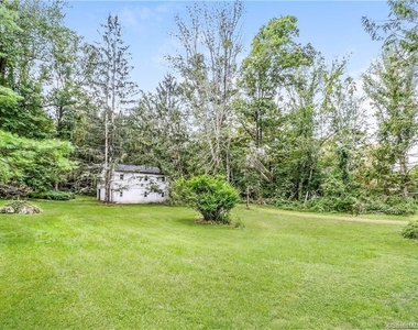 86 Pocahontas Road - Photo Thumbnail 12