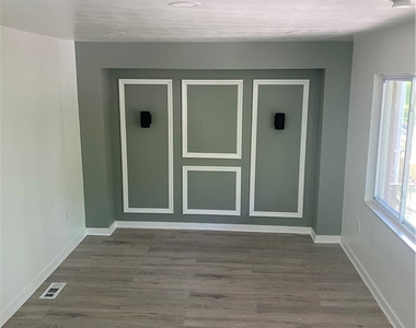 1371 Crucible St - Photo Thumbnail 1
