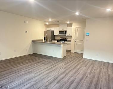 9918 Saffron Hills Street - Photo Thumbnail 4