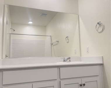 9918 Saffron Hills Street - Photo Thumbnail 14
