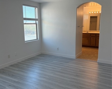 8092 Imperial Treasure Street - Photo Thumbnail 6