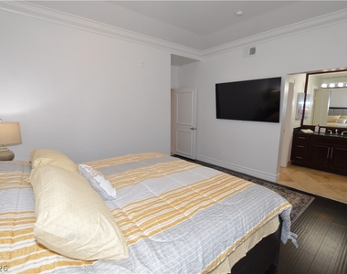 260 E Flamingo Road - Photo Thumbnail 12