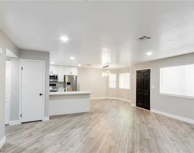 2720 Otter Creek Court - Photo Thumbnail 8