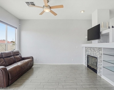 1562 Harwood Avenue - Photo Thumbnail 12