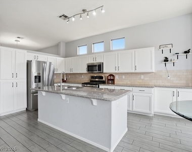 1562 Harwood Avenue - Photo Thumbnail 8