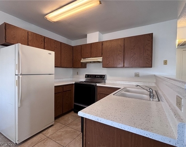 2686 Aarondavid Drive - Photo Thumbnail 3
