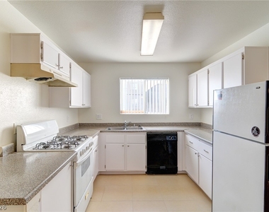 3956 Danny Melamed Avenue - Photo Thumbnail 3