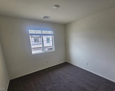 1138 Meadow Sparrow Place - Photo Thumbnail 5
