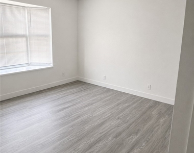 870 Flagstone Way - Photo Thumbnail 3