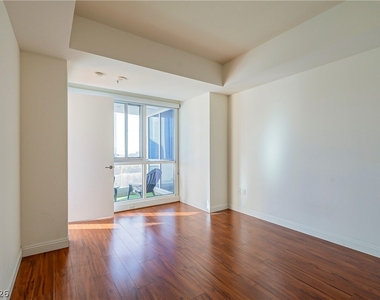 4525 Dean Martin Drive - Photo Thumbnail 16