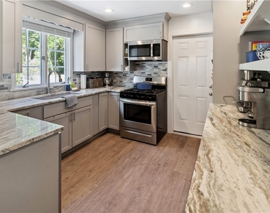 39 Little Brook Drive - Photo Thumbnail 8
