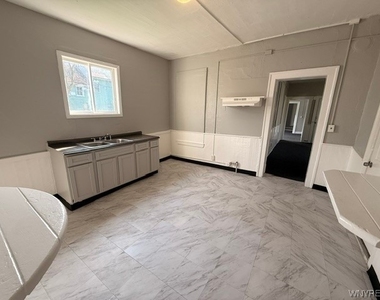 491 Emslie Street - Photo Thumbnail 6