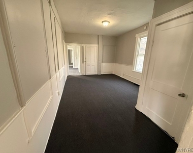 491 Emslie Street - Photo Thumbnail 3