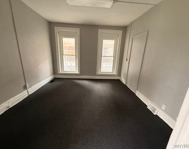 491 Emslie Street - Photo Thumbnail 4