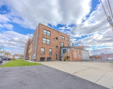 530 Main Street - Photo Thumbnail 13