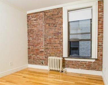 East 18th Street - Photo Thumbnail 6