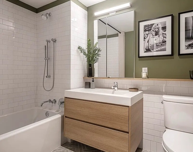 West 28th Street - Photo Thumbnail 2