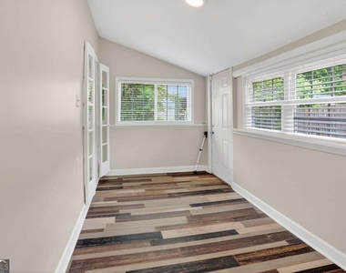 585 Jones Avenue - Photo Thumbnail 11